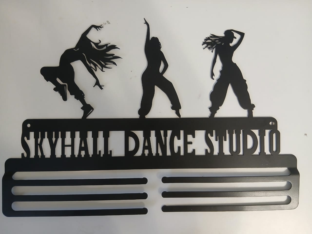 Медальница Skyhall Dance Studio с медалями